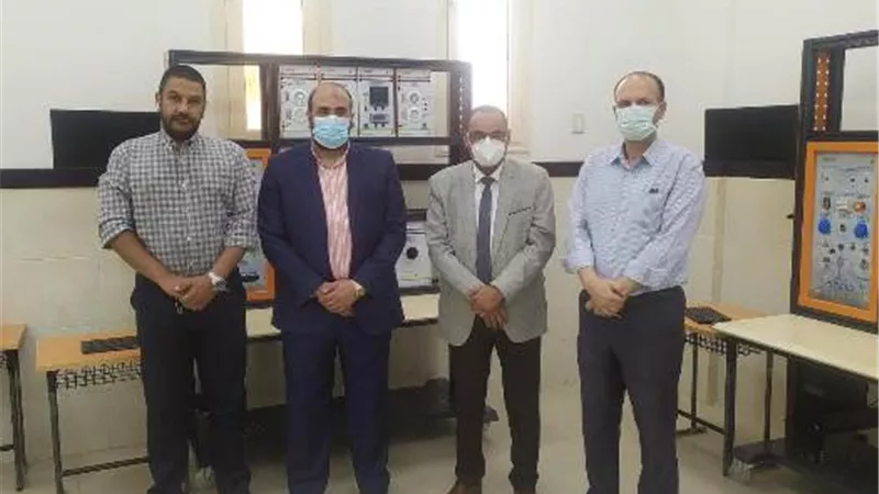 رئيس جامعة بني سويف التكنولوجية يتابع تطوير المعامل التكنولوجية الحديثة