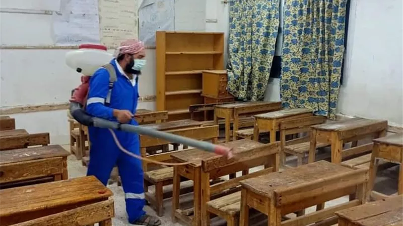 سيوة تستعد لامتحانات الشهادة الاعدادية برش وتعقيم اللجان