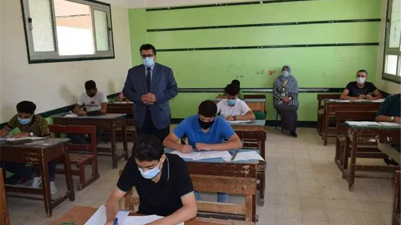 مدير تعليم جنوب سيناء يطمئن على امتحان الشهادة الإعدادية فى الطور.. بالصور