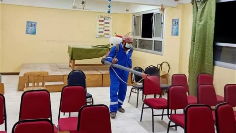سيوة تستعد لامتحانات الشهادة الاعدادية برش وتعقيم اللجان