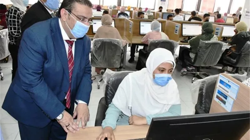 امتحان اللغة الانجليزية إلكترونيا اليوم بجامعة القناة وسط اجراءات احترازية مشددة.. بالصور