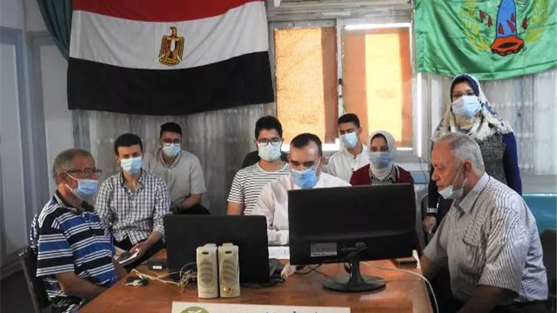 ضبط 15 طن بويات وسمك الماكريل منتهية الصلاحية بالبحيرة..بالصور