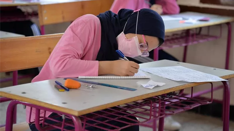 محافظ الاسماعيلية يتفقد لجان امتحانات الشهاده الاعداديه