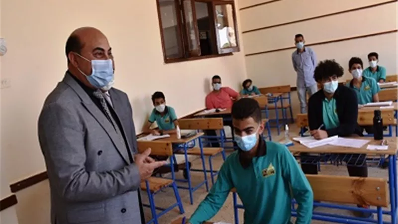 محافظ أسوان يتفقد لجان أمتحانات الشهادة الأعدادية