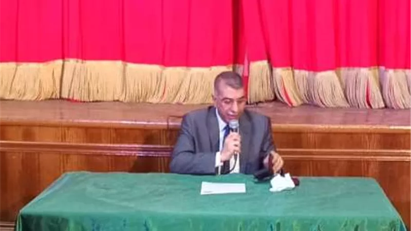 الجيار يعقد اجتماعاً موسعاً مع مديرى عموم الإدارات استعداداً لامتحان الشهادة الاعدادية