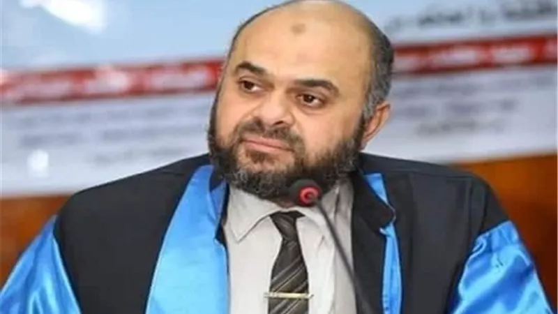 رئيس جامعة المنوفية يهنئ عميد الصيدلة الجديد