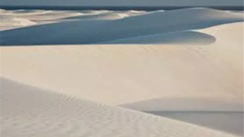 الرمال البيضاء.. تستخدم في صناعة الزجاج والخزف والسيرامبك المبيدات