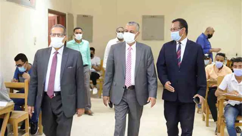 هدوء فى لجان امتحانات جامعة جنوب الوادى.. بالصور