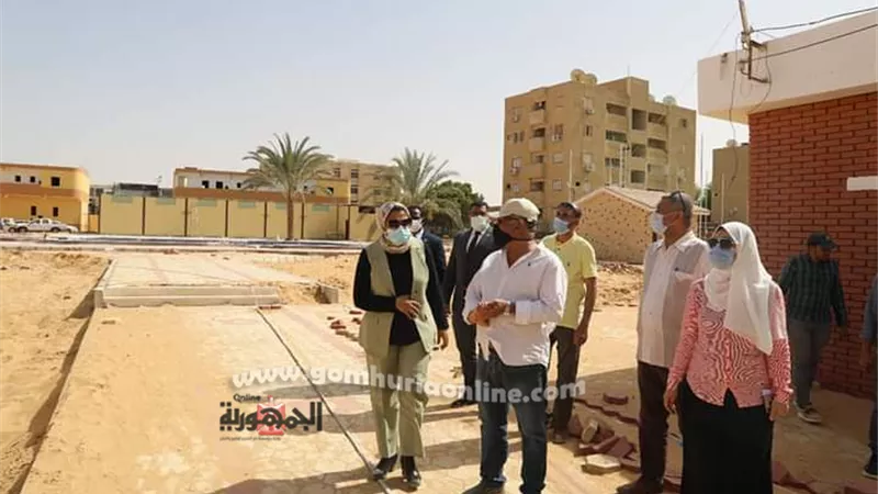 نائب محافظ الوادي الجديد تتابع تطوير حديقة السلام بالخارجة