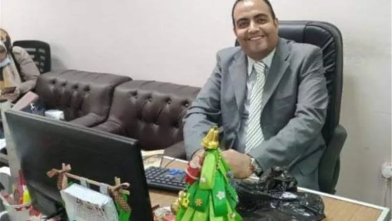 نقابة المعلمين تكرم ابو رضا .. استخدم مواهبه لمساعدة زملائه في مواجهة كورونا