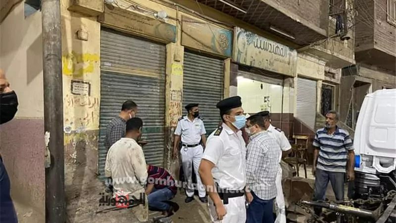 إستمرار الحملات وغلق وتشميع محلات تجارية بسوهاج..صور