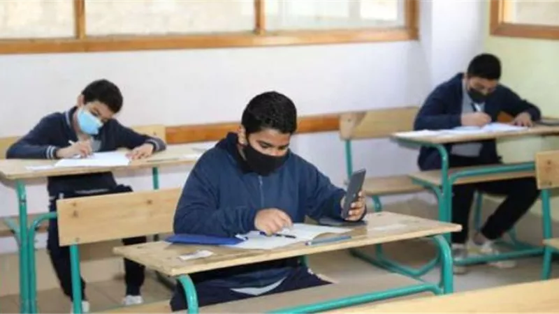 طلاب البحر الأحمر: امتحان الجبر من نموذج كتاب الوزارة بنسبة ٩٥٪