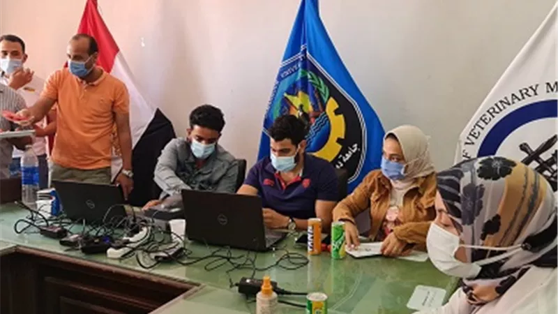 إقبال كبير من العاملين بجامعة دمنهور على لقاح كورونا..صور