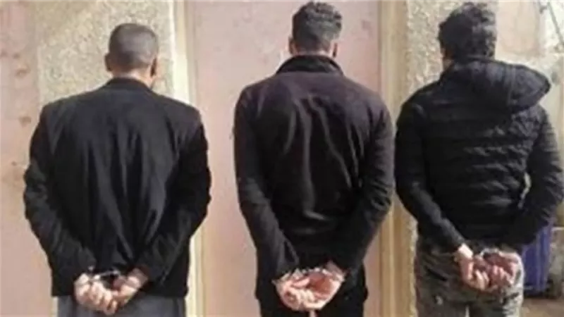 3 عاطلين يستغلون الأحداث فى التسول