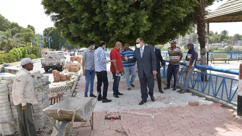 محافظ أسيوط يتفقد أعمال تطوير كورنيش ترعة الإبراهيمية وتركيب بلاط الانترلوك بحي شرق