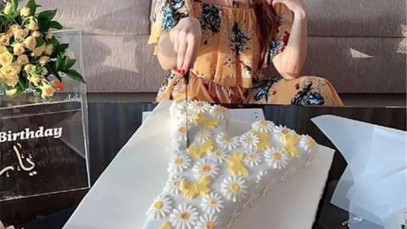المطربة يارا تحتفل بعيد ميلادها فى دبى