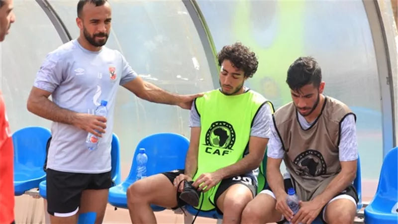 فى جلسة خاصة.. عبد الحفيظ يطمئن على حالة ثنائى الأهلى المصاب