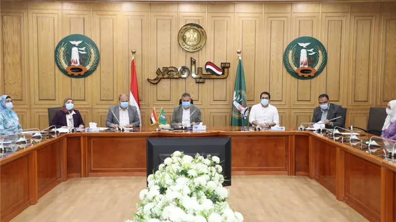 محافـظ المنوفية يقرر .. سحب الأعمال من إحدى شركات الرصف المتقاعسة وإسنادها لأخرى جادة