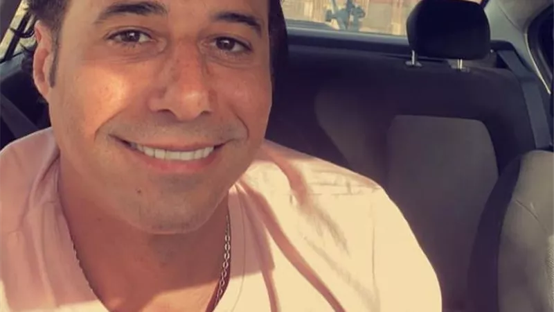 أحمد السعدنى يداعب متابعيه فى أحدث ظهور ويعلق : الزموا الصمت