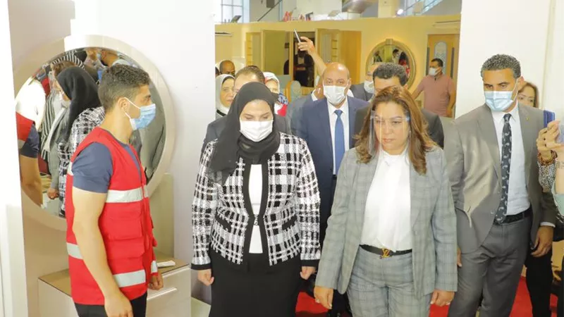 بمشاركة ٢٠٠ عارض دمياطي تفتتحان معرض 