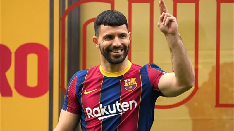 اصابة أجويرو نجم برشلونه الجديد بفيروس كورونا