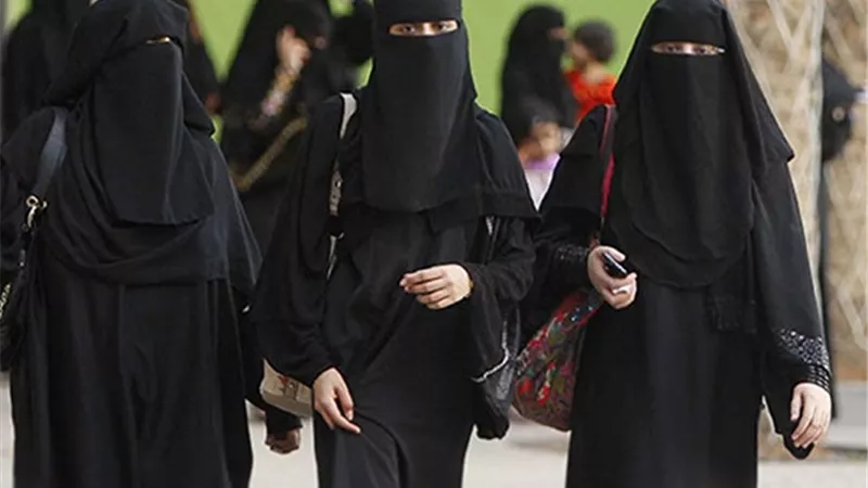 حكم الالتزام بأرتداء النقاب ؟ .. دار الإفتاء تجيب
