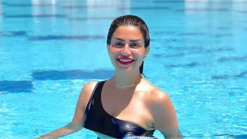 منة فضالى تلجأ للقضاء بعد إثارة أزمة بصوره لها بالمايوه عبر الإنستجرام
