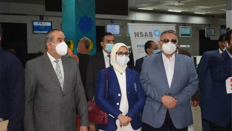 وزير الطيران تطعيم جميع العاملين بوزارة الطيران والمطارات