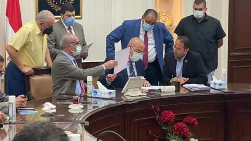 عمار يطالب وزير الإسكان تحديد مواعيد تسليم مشروعات اسكان بورسعيد