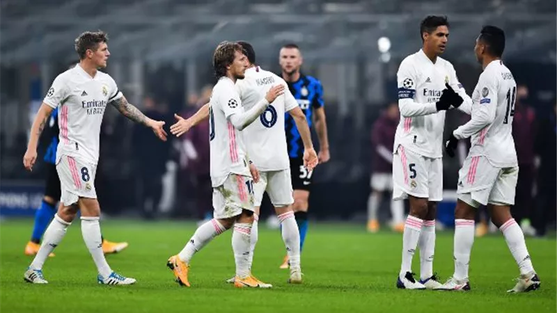ريال مدريد يمدد عقد نجم الفريق