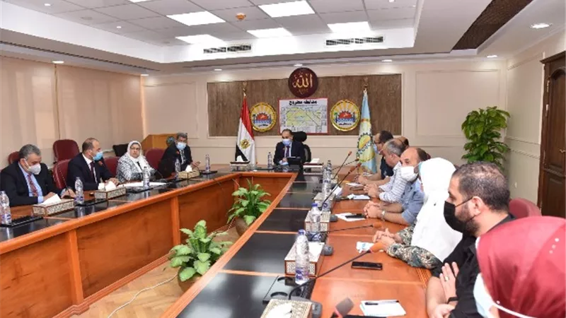سكرتير عام محافظة مطروح يلتقي مسؤولي مركز المعلومات بمجلس الوزراء