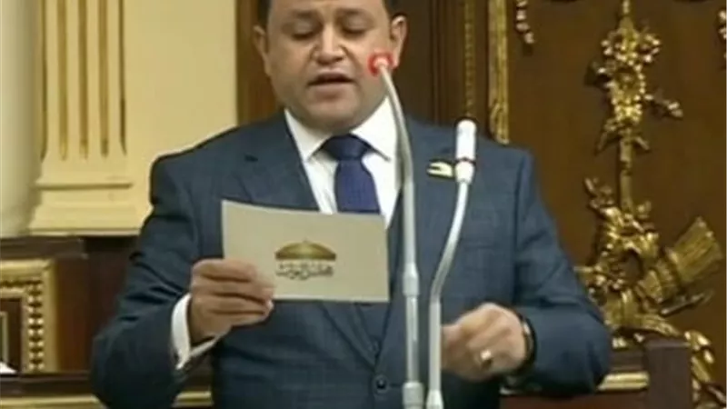 نائب: منح السيسي وسام القائد اعتراف بمكانة مصر ودورها في الدفاع عن وحدة الصف