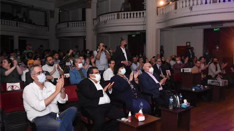وزيرة الثقافة تشهد قاع وتسلم شهادات تخرج الدفعة الاولي لورشة نجوم المستقبل