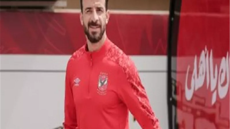 نجم دفاع الاهلى يجرى اشعة للاطمئنان على اصابته