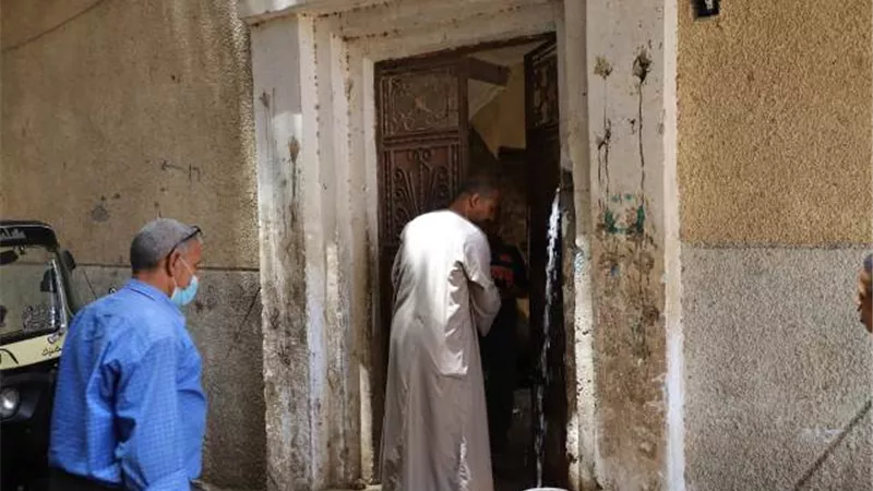مياه أسيوط: حل عاجل لضعف المياه فى عزبة طه.. بالصور