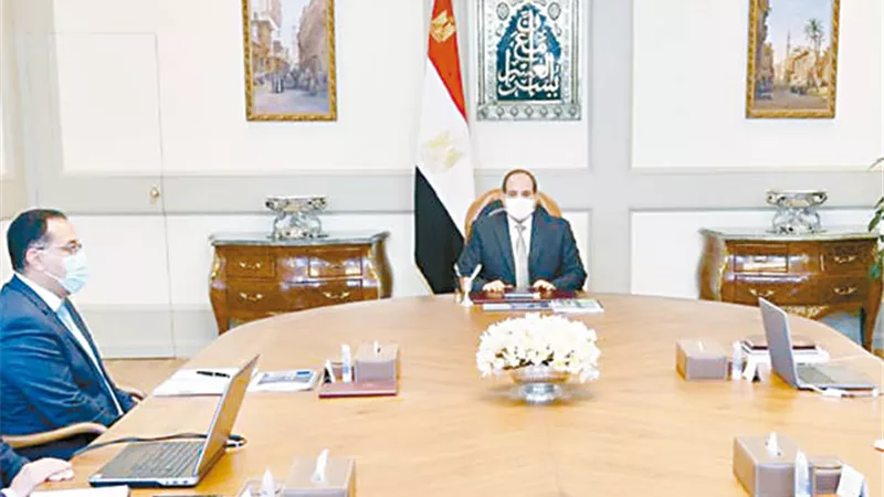 الرئيس يطمئن علي امتحانات الثانوية مع الحكومة