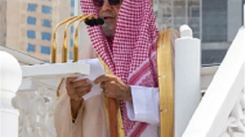 خطيب الحرم المكي : الكوثر سورة عظيمة تظهر حفظ الله لنبيه