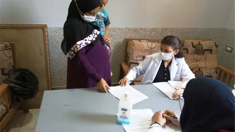 الكشف وعلاج ١١٤٣مواطن بالقافلة الطبية فى فرشوط ضمن مبادرة 