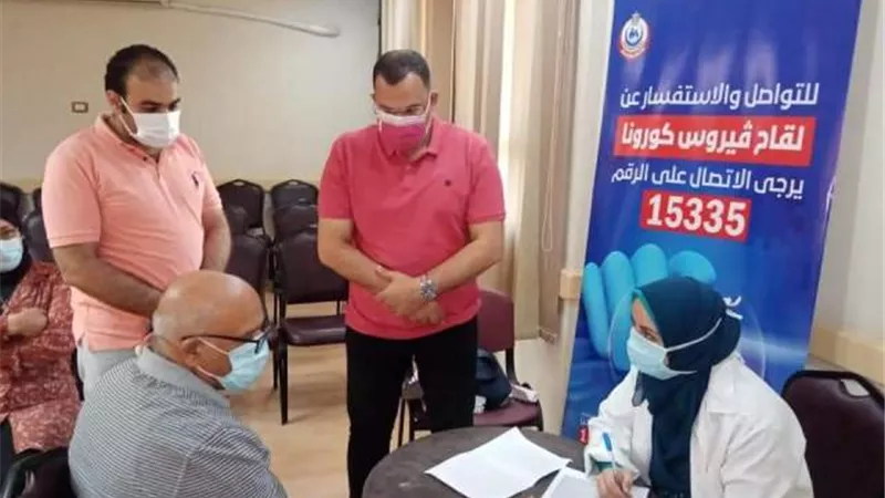 صحة السويس تنظم قافلة لتطعيم الاطباء بلقاح فيروس كورونا.. بالصور