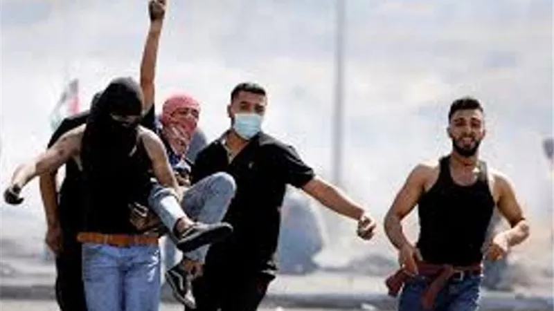 إصابة 10 فلسطينيين بمواجهات مع الجيش الإسرائيلي في نابلس