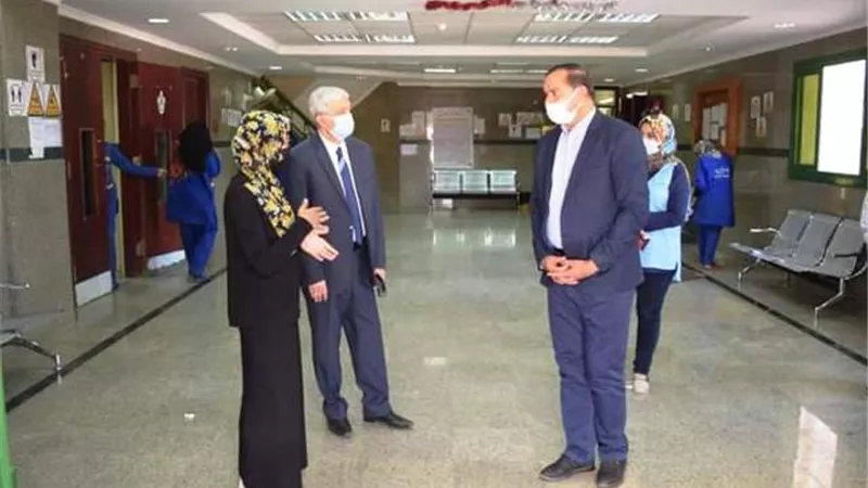 رئيس جامعة سوهاج يتفقد المدينة الجامعية للطالبات ويتأكد من جودة الطعام..بالصور