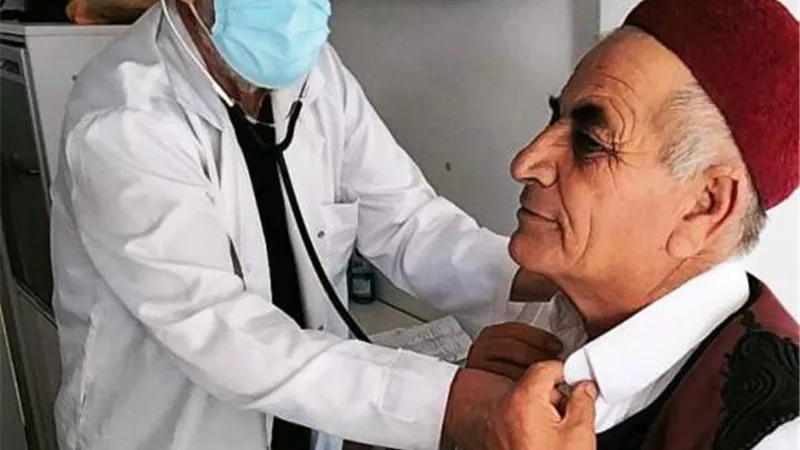 الكشف الطبى المجانى على ٦٠٢ مريض فى غرب مطروح.. بالصور