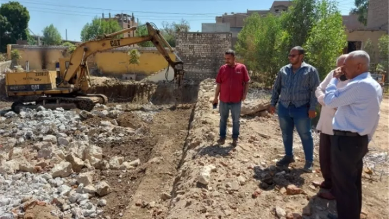 رئيس مركز إسنا جنوب الأقصر يتفقد أعمال بدء إنشاء مجمع خدمات الميمان على مساحة ٥٠٠ متر