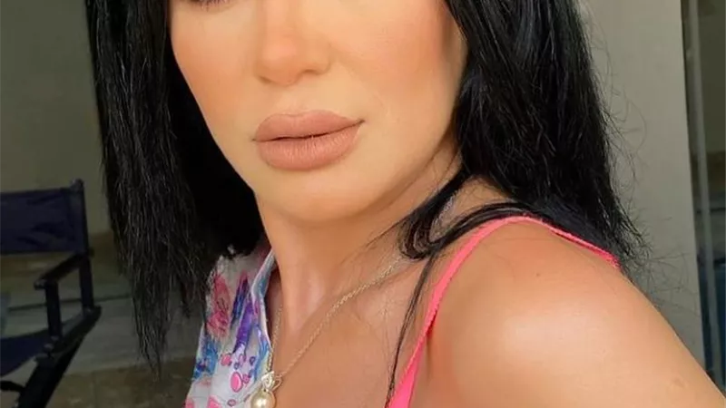 بنظرة ساحرة.. منى ممدوح تشارك جمهورها أحدث ظهور