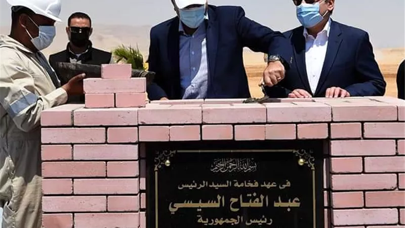 رئيس الوزراء يضع حجر الأساس لأول مجمع بتروكيماويات بالمنطقة الاقتصادية باستثمارات 7.5 مليار دولار