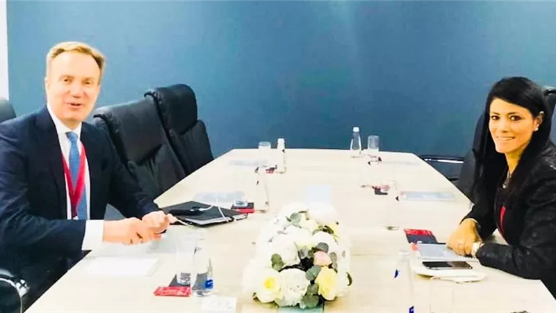 المشاط تبحث مع رئيس المنتدى الاقتصادي العالمي مجالات التعاون المشتركة