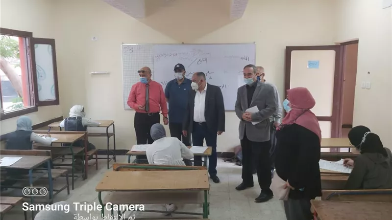بالصور..رئيس حي الوراق ومديري التعليم والصحة يتفقدون عدد من المدارس