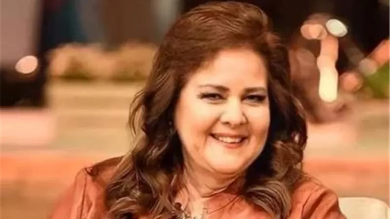 وفاء عامر تطالب بالدعاء لـ دلال عبد العزيز