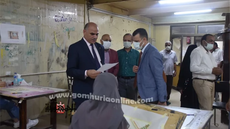 رئيس جامعة الأقصر يتفقد بدء امتحانات نهاية العام بكلية الفنون الجميلة