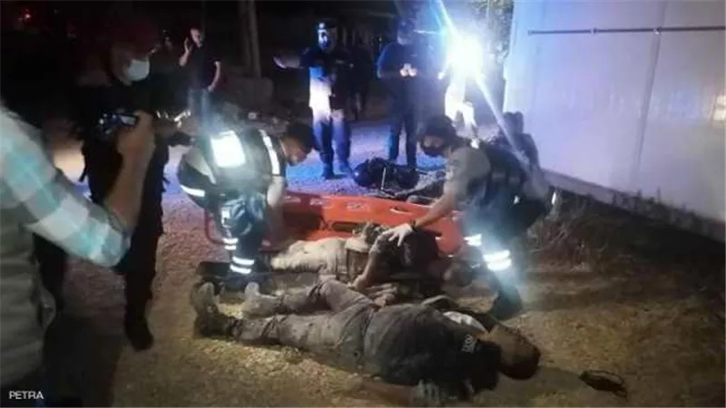 بالصور.. أعمال شغب وإحراق مركبات غربي العاصمة الأردنية عمان